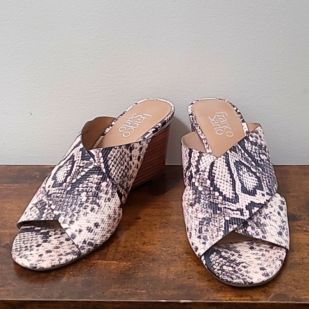 Franco Sarto "Memphis" snakeskin print open toe wedge heels size 8.5